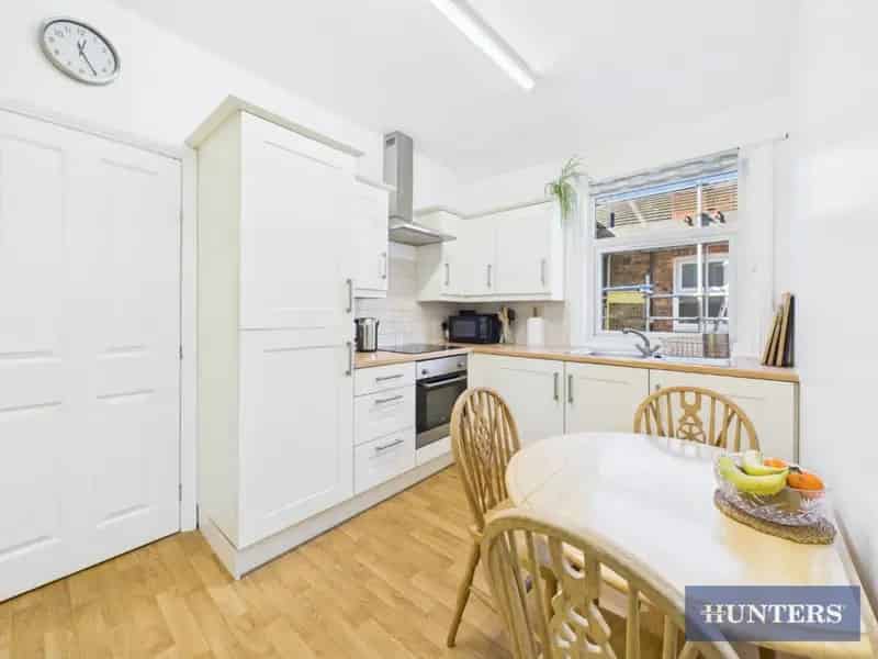 2 Bedroom Flat For Sale in Filey Town Centre