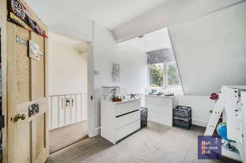 2 Bed Flat for Sale near Beach