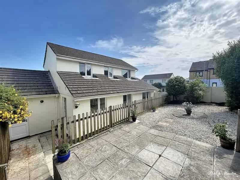 4 Bedroom Link Detached House for Sale