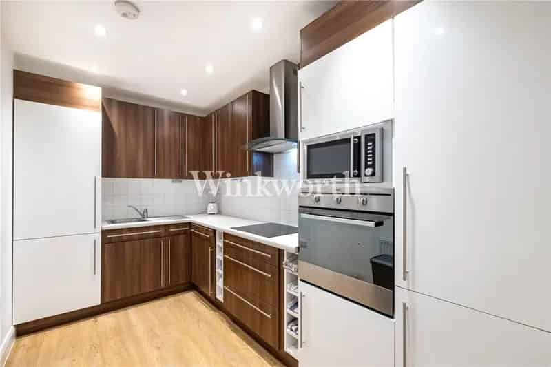 3 Bedroom Flat Temple Fortune Newly Refurbished HMO Licensed