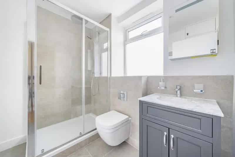 2-Bedroom Flat near River Thames Chiswick Station