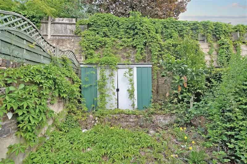 Freehold Mid Terrace House Near Canary Wharf
