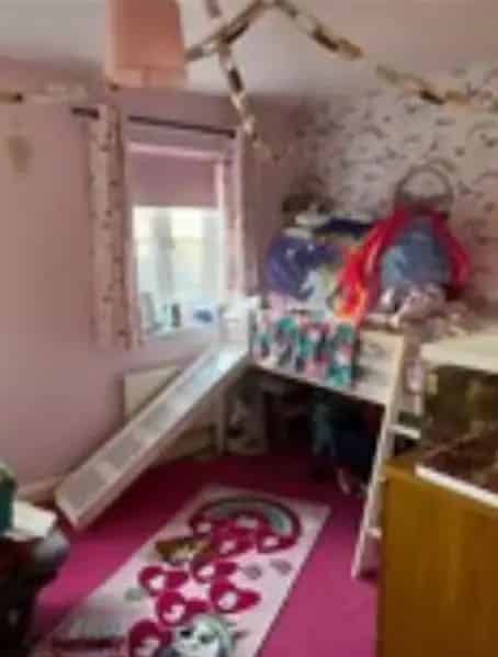 2 Bed House with Garden and Car Space