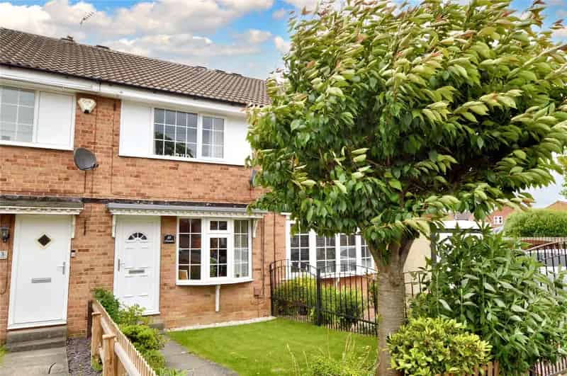 Two Bedroom Townhouse Farsley Near Amenities and Schools