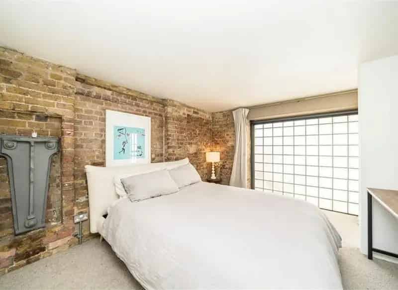 Spacious 2 Bed Duplex Apartment with Period Features