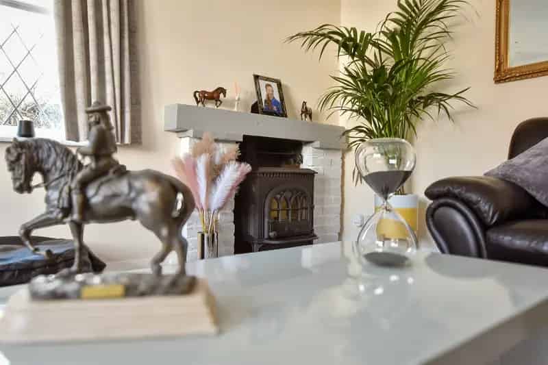 4 Bedroom Detached House for Sale Near Town Centre