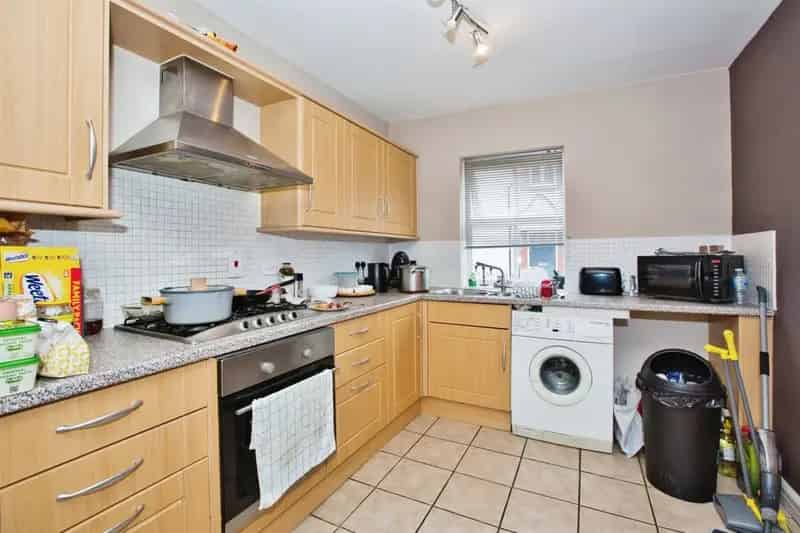 3 Bed 2 Bath House with Garage and Garden