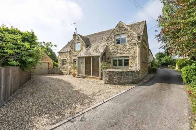 3 Bedroom Link Detached House for Sale