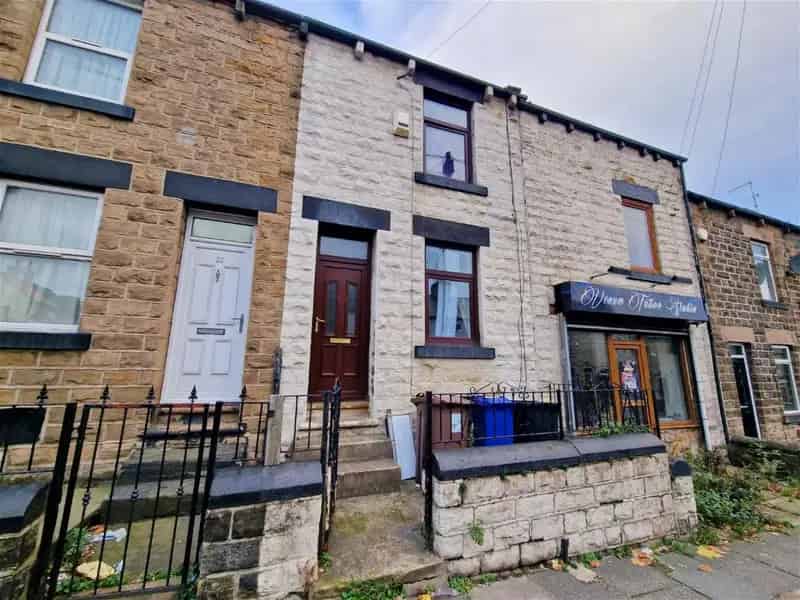 2 Bed Property For Sale Near Town Centre
