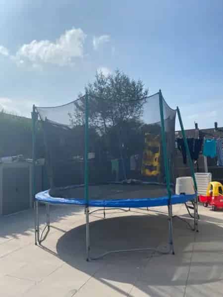 3 Bedroom House with Large Gardens - Quiet Location