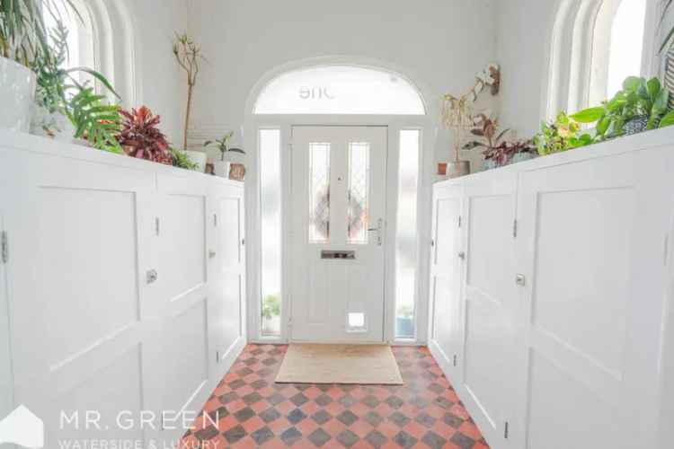 2 Bedroom Coastal Apartment with Private Garage and Gardens