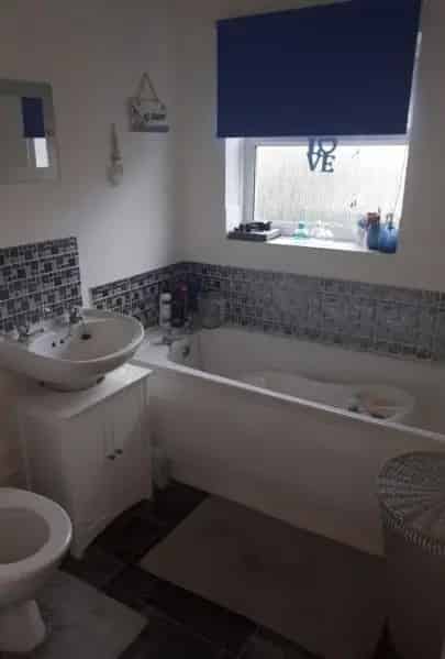 2 Bed Semi Detached House Quiet Cul De Sac Drive Garden Garage