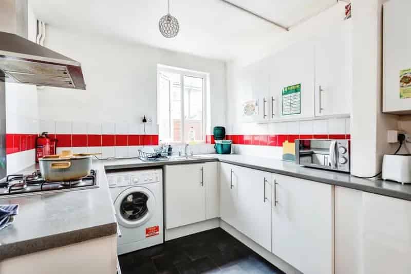 5_6 Bedroom HMO House For Sale With Parking