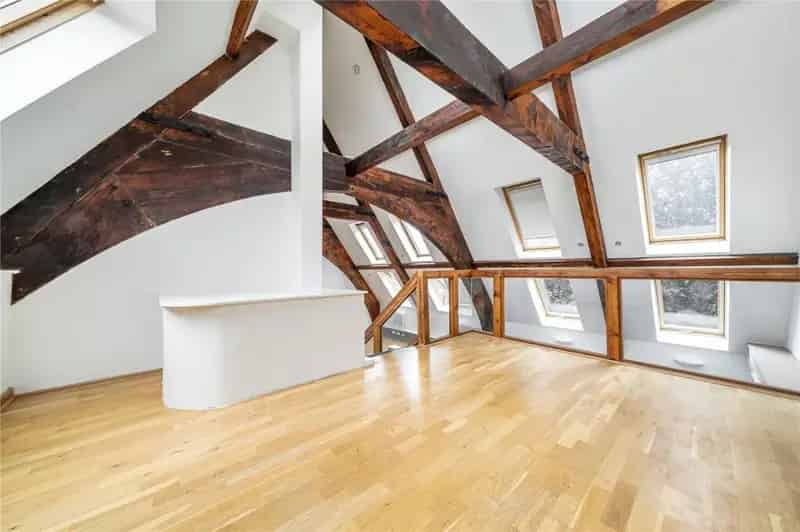 2 bedroom maisonette for sale