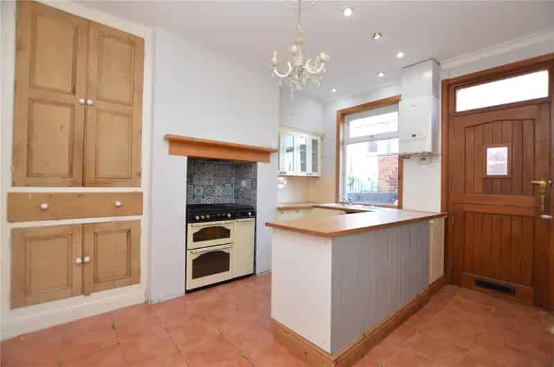 Three Bedroom Terrace House Rothwell Close to Town Centre