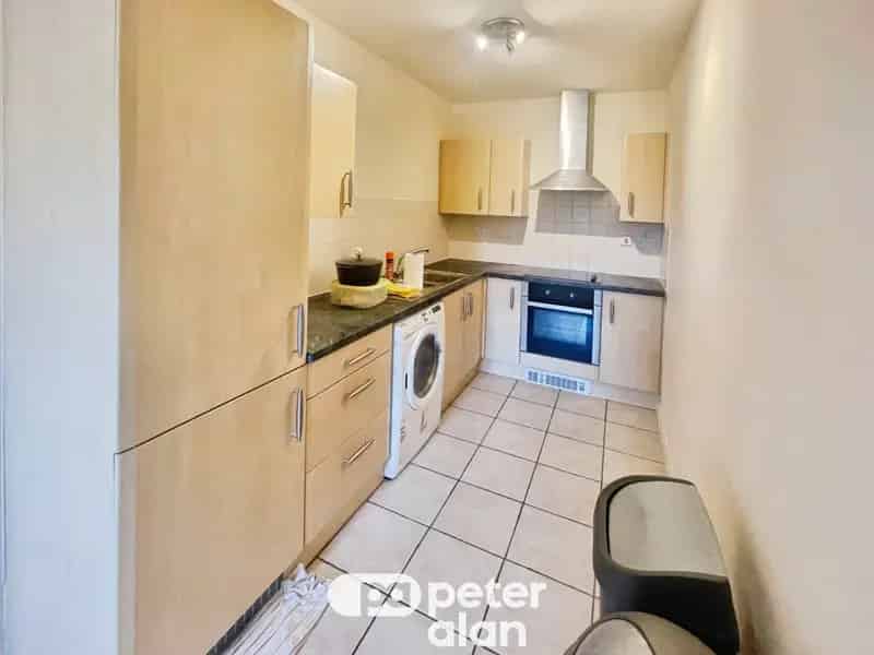 2 bedroom flat