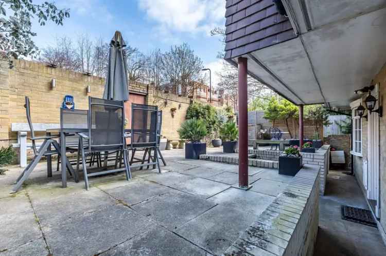 3 Bedroom House for Sale in South Hampstead
