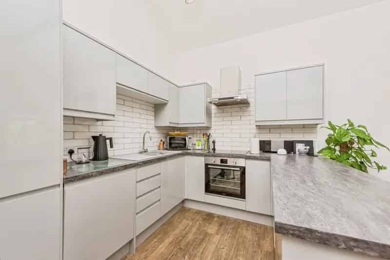 2 Double Bedroom Grade II Listed Villa with Private Terrace and Parking