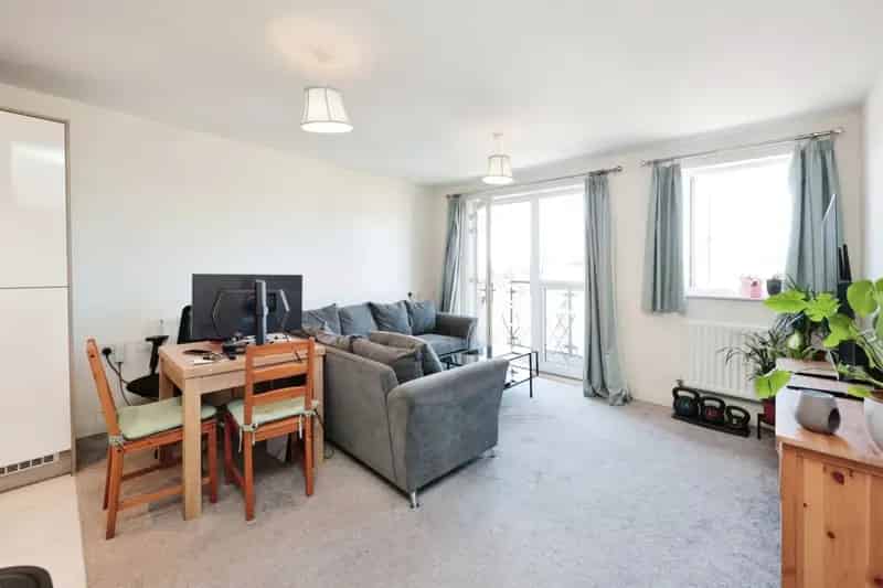 One Bedroom Flat near Cassiobury Park Watford