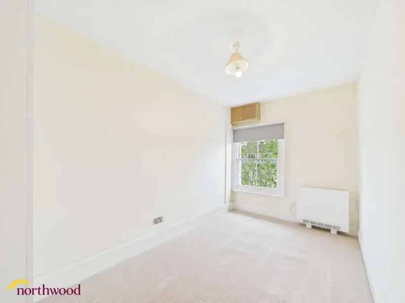 2 Bed Flat for Sale Banbury Town Centre Allocated Parking