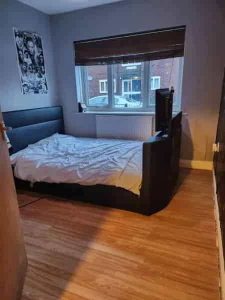 2 Bedroom Ground Floor Flat Swap for House in Heywood or Middleton