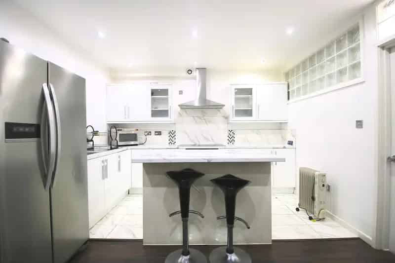 6 Bedroom  House to Rent