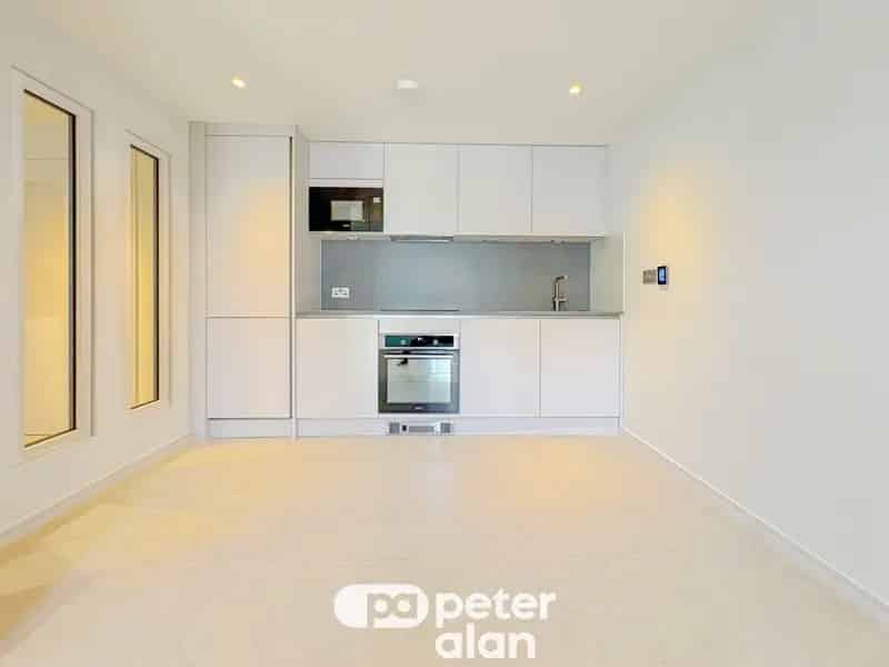 1 Bedroom City Centre Apartment - Luxury Modern Living