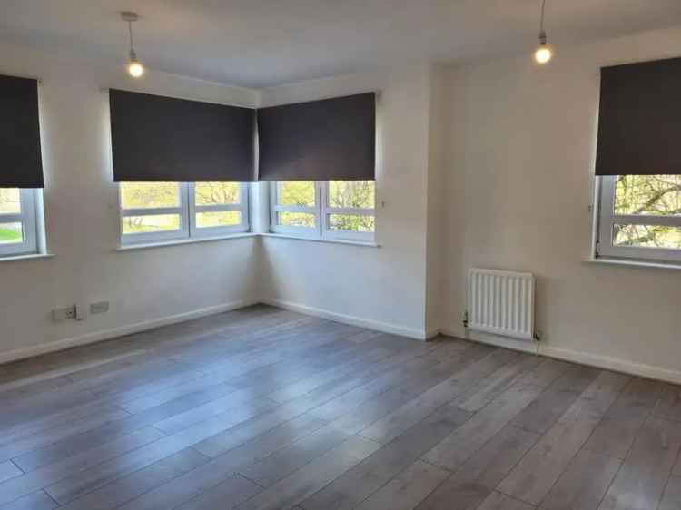 2 Bedroom Flat to Rent - Newly Painted Modern Flat