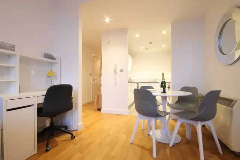 1 Bedroom Apartment Near Victoria Station