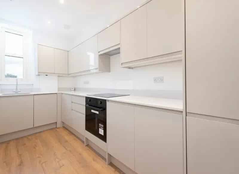 One Bedroom Period Conversion Flat Near Abbey Road