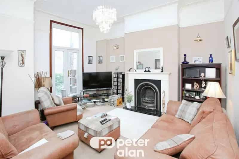 5 bedroom terraced house