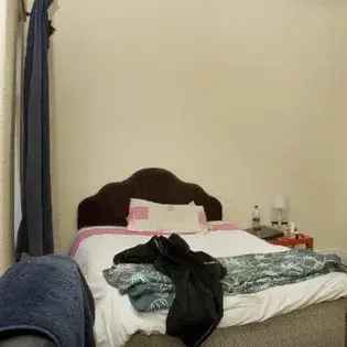 5 Bedroom Furnished Apartment near Birchfields Park Manchester