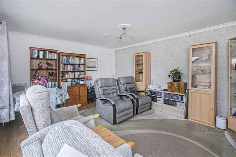 3 Bed Detached Bungalow 2 Reception Rooms