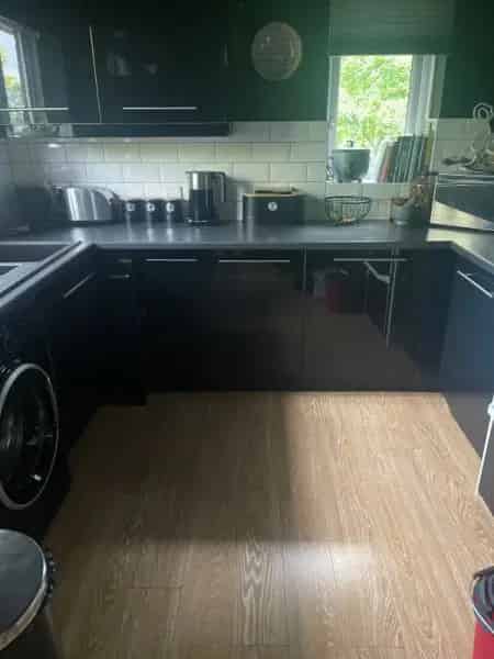 Modern Top Floor Flat near Wokingham Station