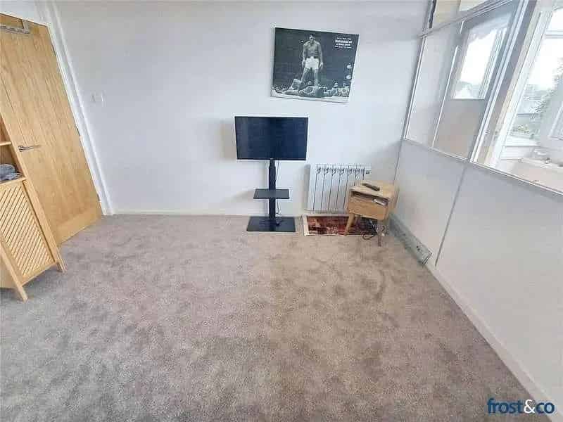 2 Bed Flat for Sale