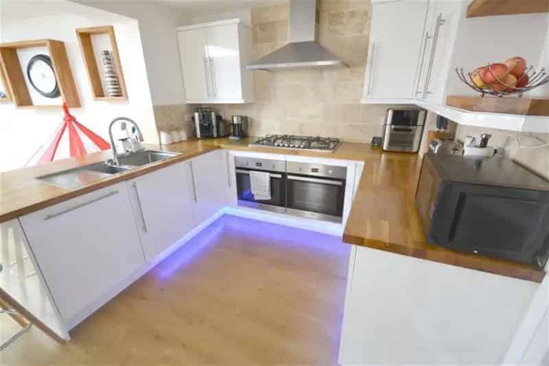 3 Bed House for Sale - Modern Renovation - Family Space