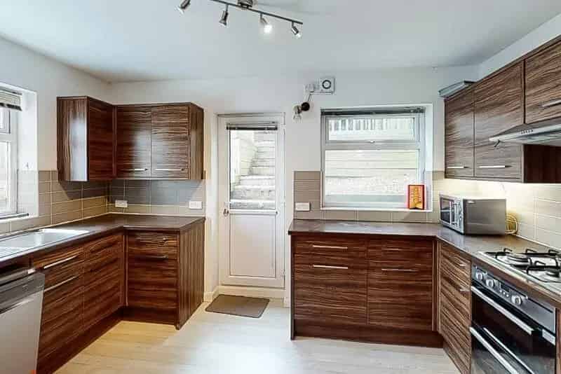 5 Bedroom Terraced House Near University Transport Links