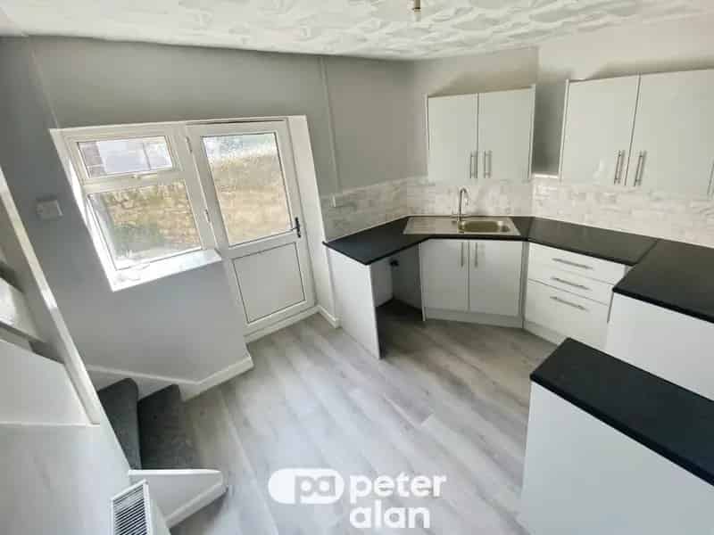 2 Bedroom Terraced House Near Amenities