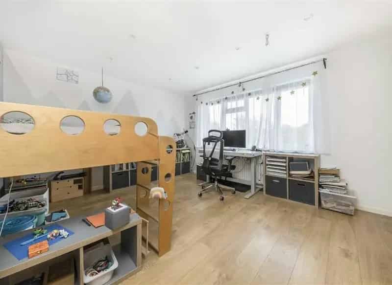 Two Double Bedroom Maisonette Courtlands Estate