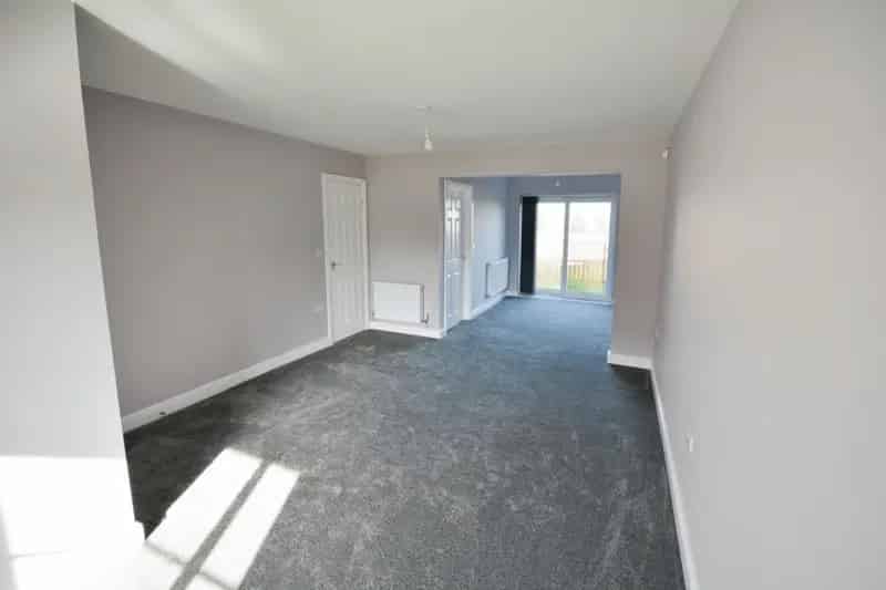 4 Bedroom Detached House To Let