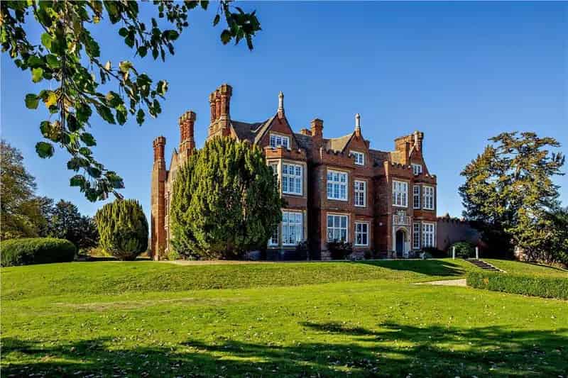 High-Quality Building Near Cambridge - Office, Healthcare, Education