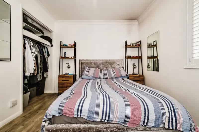 Modern Flat with Balcony and Built in Wardrobes