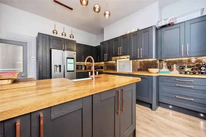 11 Bedroom Detached Victorian House for Sale