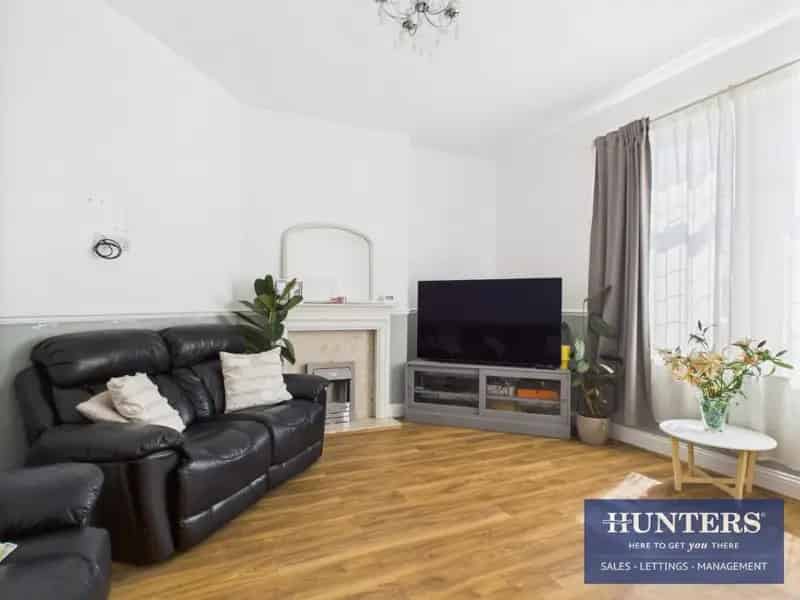 3 bedroom House
 For Sale 
Total Size: 1014 SQ FT