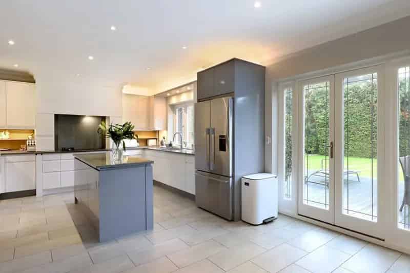 6 Bedroom Detached House for Sale in Beaconsfield