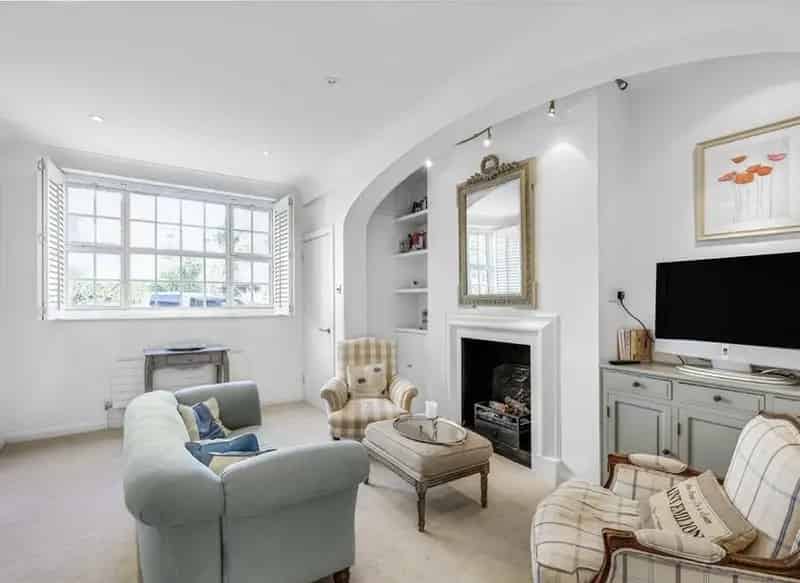 Charming 2-Bedroom Flat with Patio Garden