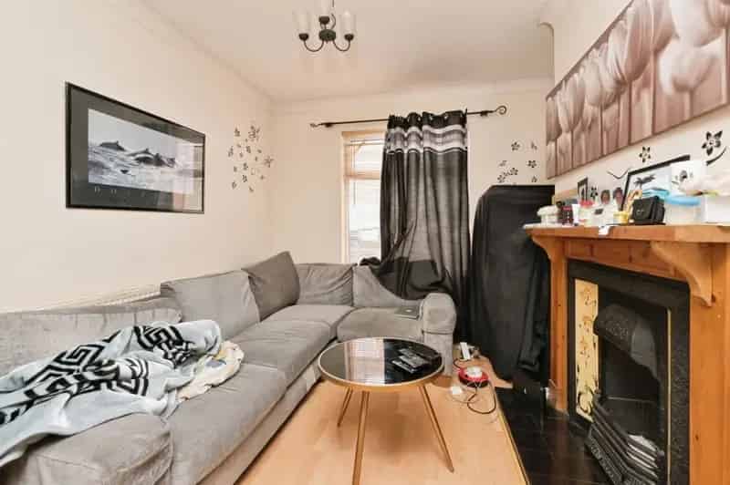 3 Bedroom Terrace House Near Northampton Train Station
