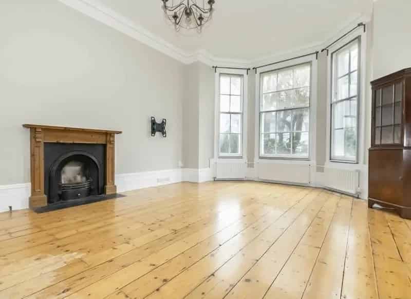 Two Double Bedroom Maisonette 850 sq ft Open Plan Living Garden Access