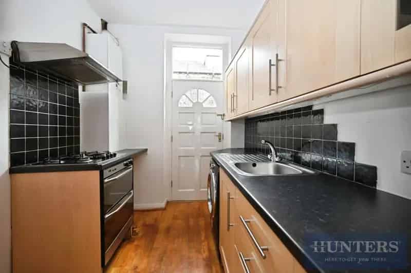 2 Bedroom House For Sale in Yeadon Large Garden Private Parking