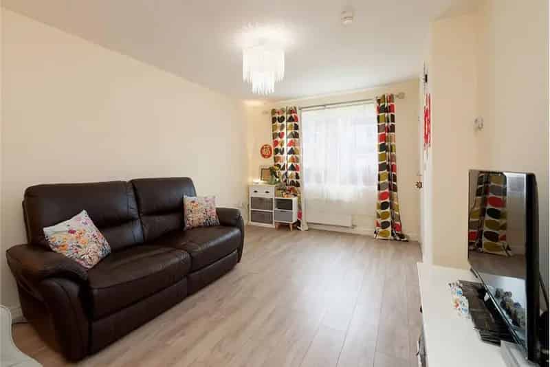 4 Bed House - Detached with 1 Reception Room
